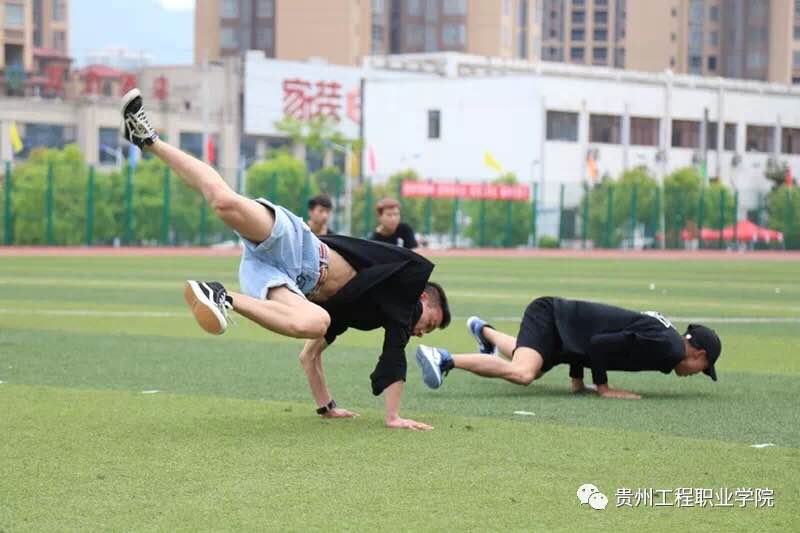 闪耀青春·贵工之韵系列高潮H跪趴扩张调教男男视频活动(图18)