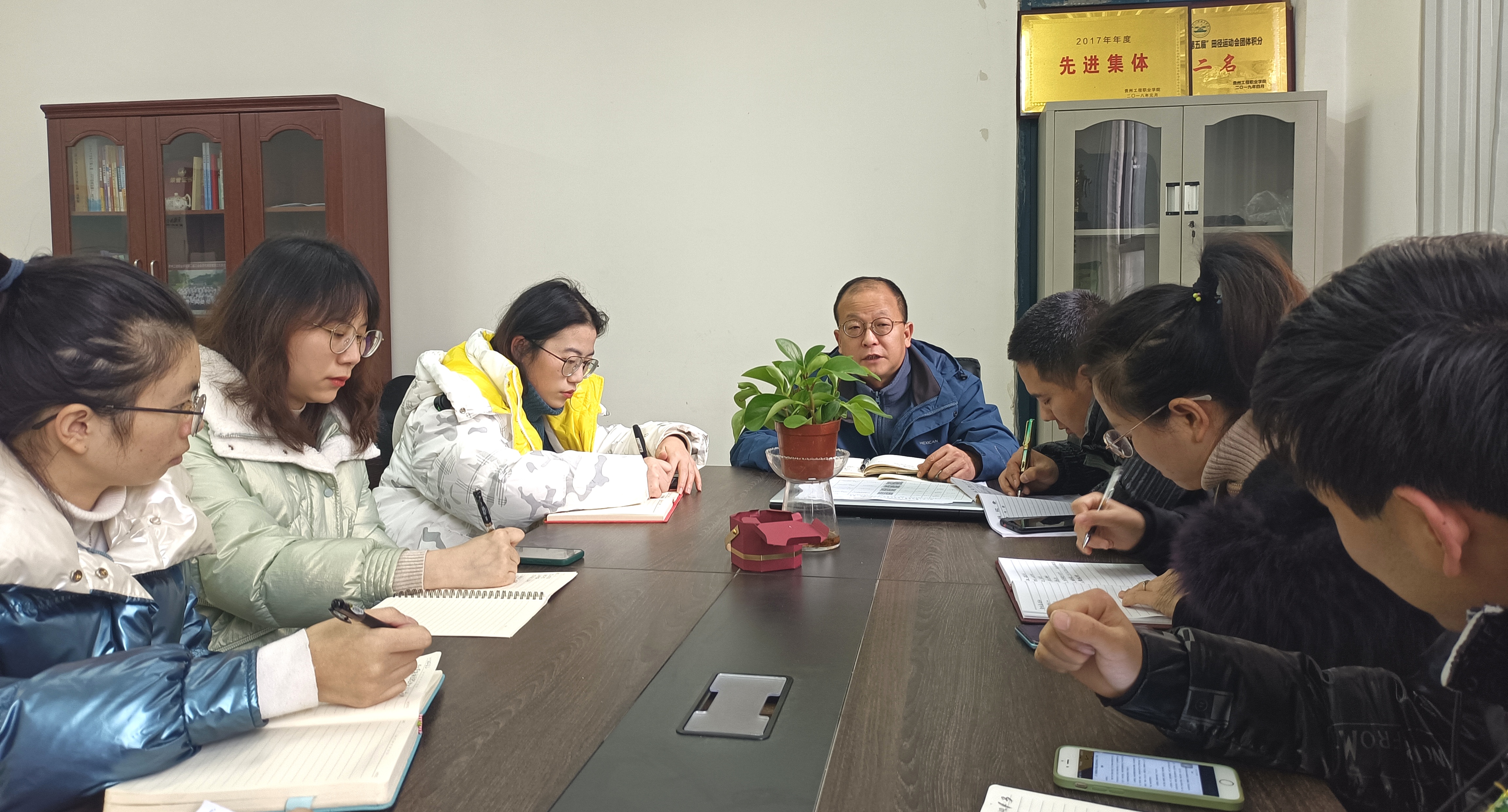 现代服务与管理学院 召开2022年第一次党政联席会(图1) 现代服务与管理学院 召开2022年第一次党政联席会(图1)