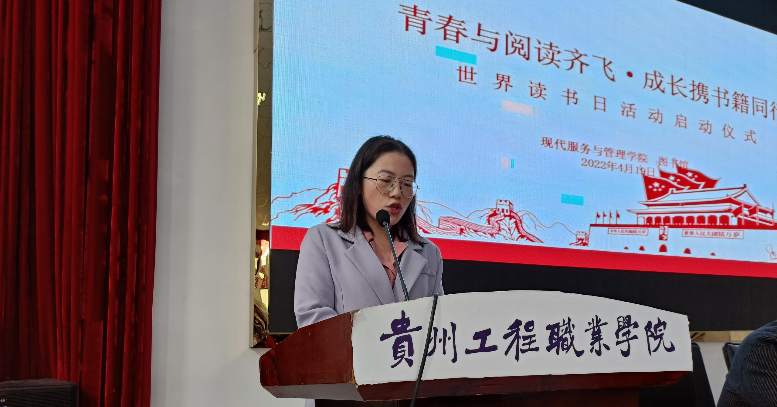 青春与阅读齐飞·成长携书籍同行(图3) 青春与阅读齐飞·成长携书籍同行(图3)