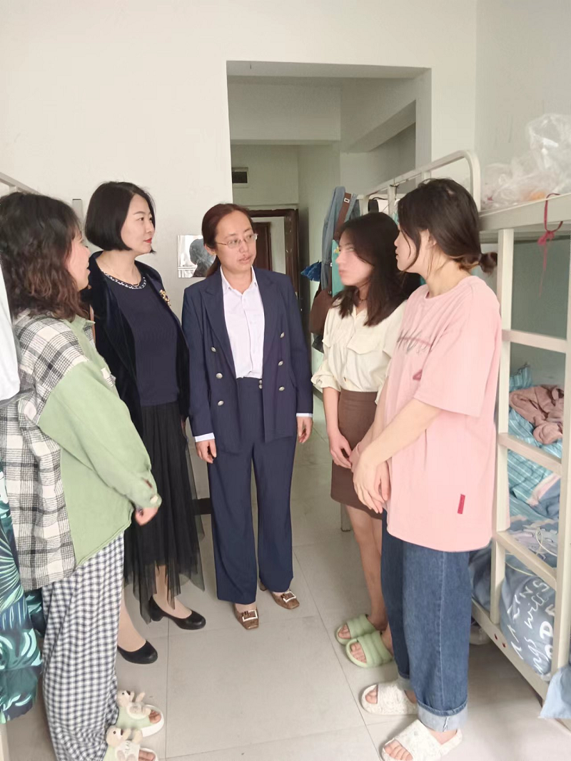 共建实习基地 共育护理人才 —— 男阳茎进女阳道视频大全与秀山县人民医院共建临床教学实习基地签约、挂牌(图4) 共建实习基地 共育护理人才 —— 男阳茎进女阳道视频大全与秀山县人民医院共建临床教学实习基地签约、挂牌(图4)