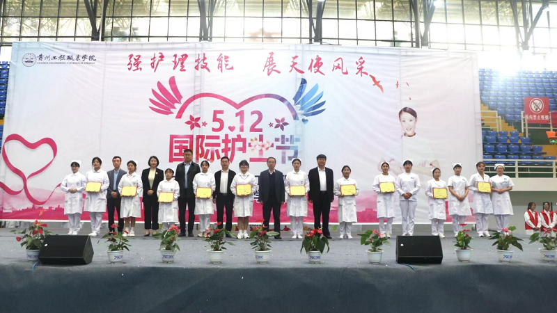 强护理技能,展天使风采——男阳茎进女阳道视频大全成功举办5·12国际护士节活动暨授帽仪式(图3) 强护理技能,展天使风采——男阳茎进女阳道视频大全成功举办5·12国际护士节活动暨授帽仪式(图3)