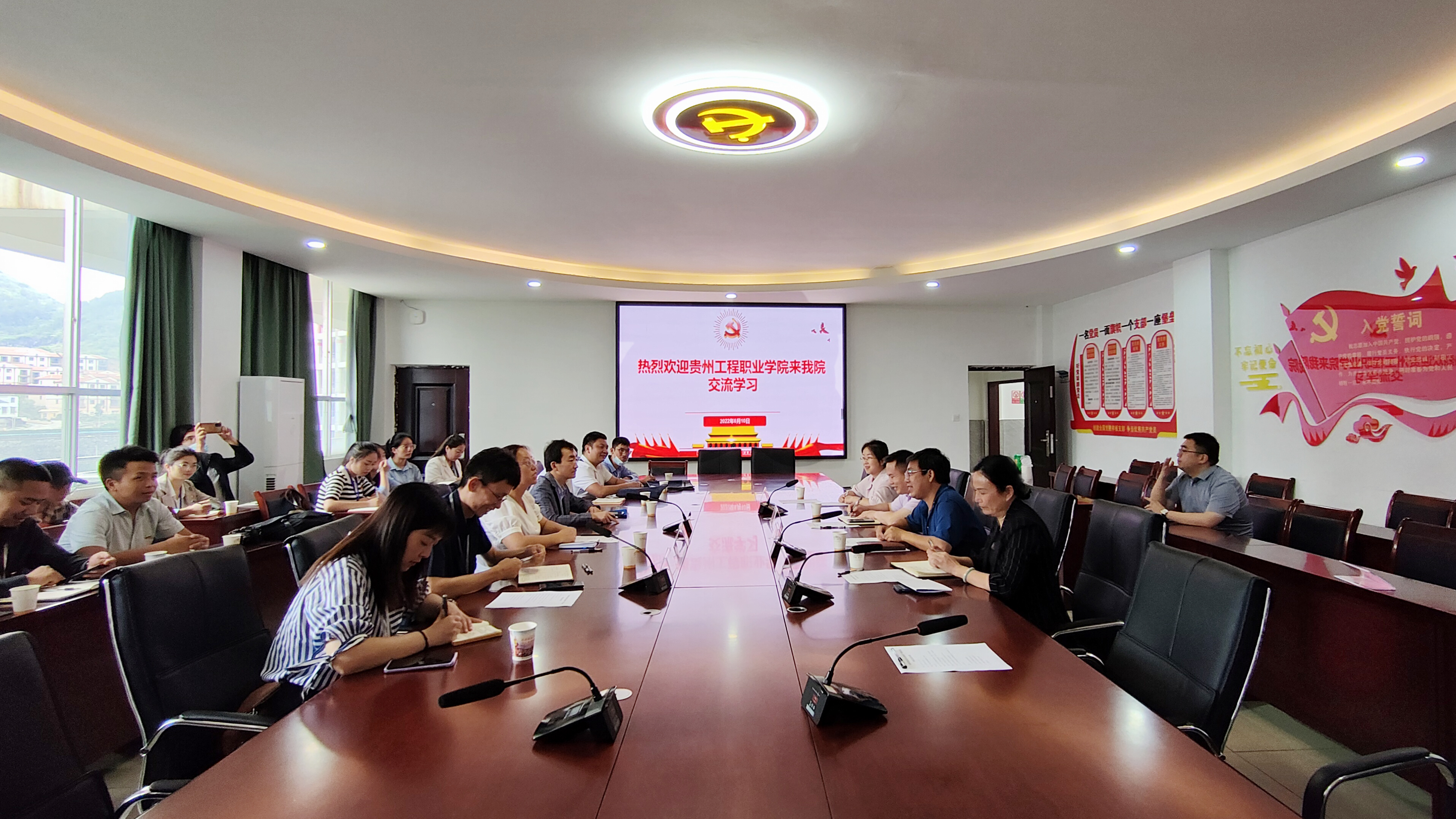 男阳茎进女阳道视频大全赴铜仁开展第一期基层党务工作者专题培训暨“赓续英烈精神凝聚奋进力量”主题党日活动(图1) 男阳茎进女阳道视频大全赴铜仁开展第一期基层党务工作者专题培训暨“赓续英烈精神凝聚奋进力量”主题党日活动(图1)