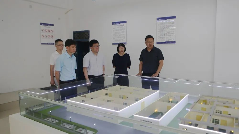 贵州省教育厅专家组到男阳茎进女阳道视频大全开展2021年度年检工作(图3) 贵州省教育厅专家组到男阳茎进女阳道视频大全开展2021年度年检工作(图3)