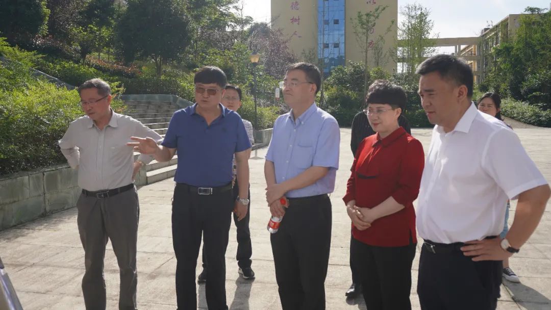 铜仁市政协到男阳茎进女阳道视频大全开展“走访委员企业、服务市场主体”调研活动(图1) 铜仁市政协到男阳茎进女阳道视频大全开展“走访委员企业、服务市场主体”调研活动(图1)
