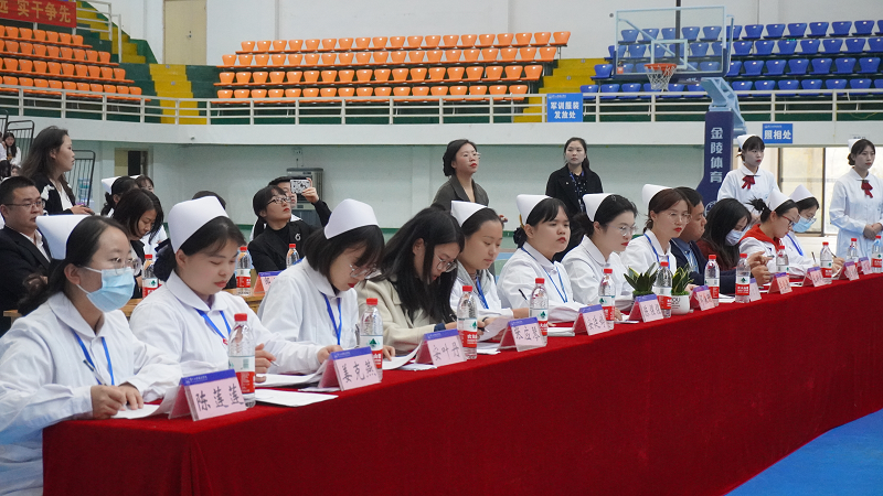 展礼仪文化·扬职业风采——护理学院隆重举行男阳茎进女阳道视频大全第二届护理礼仪大赛开幕式暨选拔赛初赛(图4) 展礼仪文化·扬职业风采——护理学院隆重举行男阳茎进女阳道视频大全第二届护理礼仪大赛开幕式暨选拔赛初赛(图4)