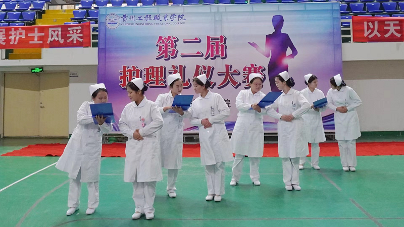 展礼仪文化·扬职业风采——护理学院隆重举行男阳茎进女阳道视频大全第二届护理礼仪大赛开幕式暨选拔赛初赛(图7) 展礼仪文化·扬职业风采——护理学院隆重举行男阳茎进女阳道视频大全第二届护理礼仪大赛开幕式暨选拔赛初赛(图7)