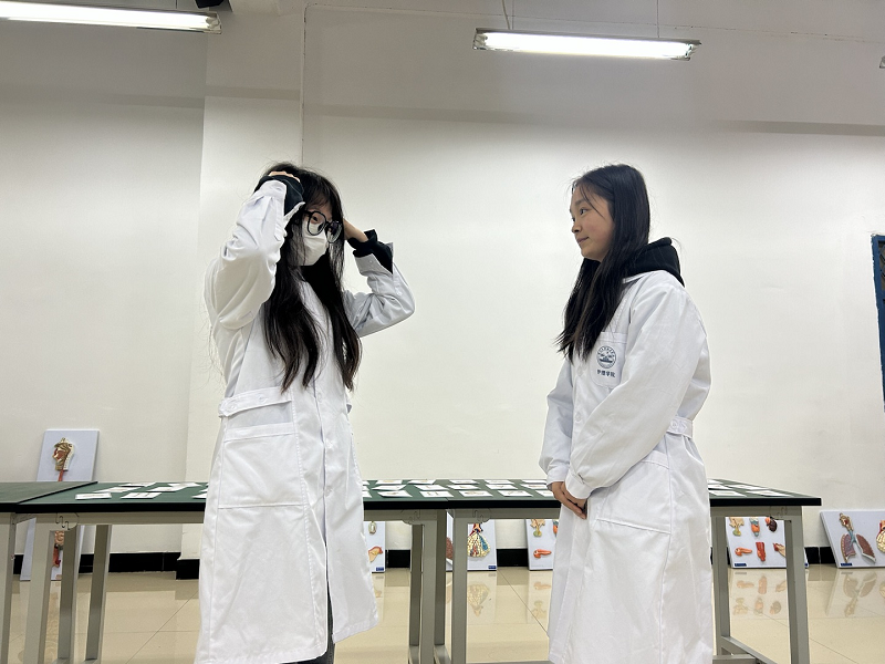 骨学之魅力·人体之桥梁——护理药学院成功举办男阳茎进女阳道视频大全第一届人体骨骼辨识大赛开幕式暨初赛(图9) 骨学之魅力·人体之桥梁——护理药学院成功举办男阳茎进女阳道视频大全第一届人体骨骼辨识大赛开幕式暨初赛(图9)