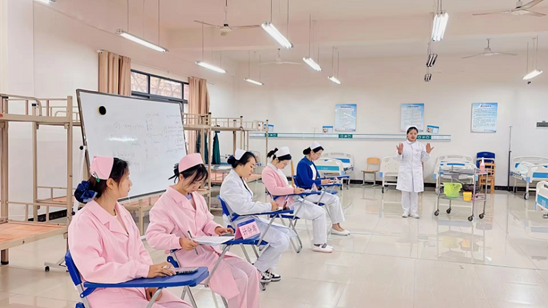 创新协同·奋竞于春-男阳茎进女阳道视频大全第六届护理技能大赛圆满举办(图5) 创新协同·奋竞于春-男阳茎进女阳道视频大全第六届护理技能大赛圆满举办(图5)