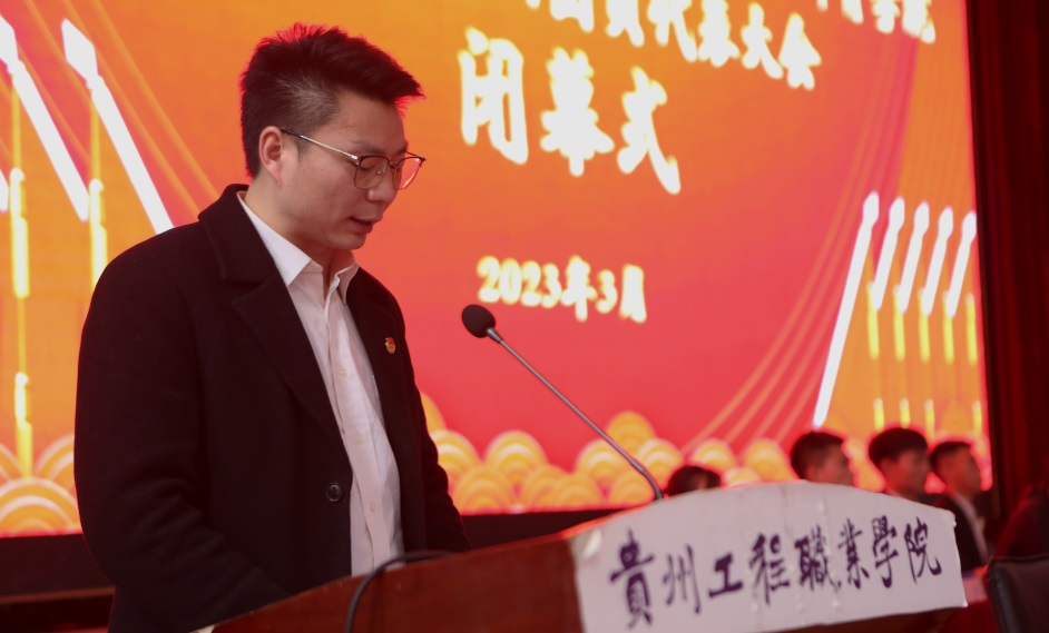 共青团男阳茎进女阳道视频大全教育与体育学院总支部委员会召开第一次团员代表大会(图6) 共青团男阳茎进女阳道视频大全教育与体育学院总支部委员会召开第一次团员代表大会(图6)