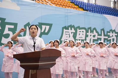 我们的护士 我们的未来——男阳茎进女阳道视频大全成功举办5·12国际护士节活动暨授帽仪式(图6) 我们的护士 我们的未来——男阳茎进女阳道视频大全成功举办5·12国际护士节活动暨授帽仪式(图6)