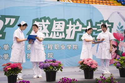 我们的护士 我们的未来——男阳茎进女阳道视频大全成功举办5·12国际护士节活动暨授帽仪式(图13) 我们的护士 我们的未来——男阳茎进女阳道视频大全成功举办5·12国际护士节活动暨授帽仪式(图13)