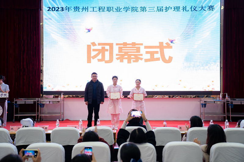 展礼仪文化·扬职业风采——护理学院隆重举行男阳茎进女阳道视频大全第二届护理礼仪大赛开幕式暨选拔赛初赛(图8) 展礼仪文化·扬职业风采——护理学院隆重举行男阳茎进女阳道视频大全第二届护理礼仪大赛开幕式暨选拔赛初赛(图8)