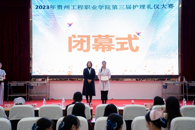 展礼仪文化·扬职业风采——护理学院隆重举行男阳茎进女阳道视频大全第二届护理礼仪大赛开幕式暨选拔赛初赛(图9) 展礼仪文化·扬职业风采——护理学院隆重举行男阳茎进女阳道视频大全第二届护理礼仪大赛开幕式暨选拔赛初赛(图9)