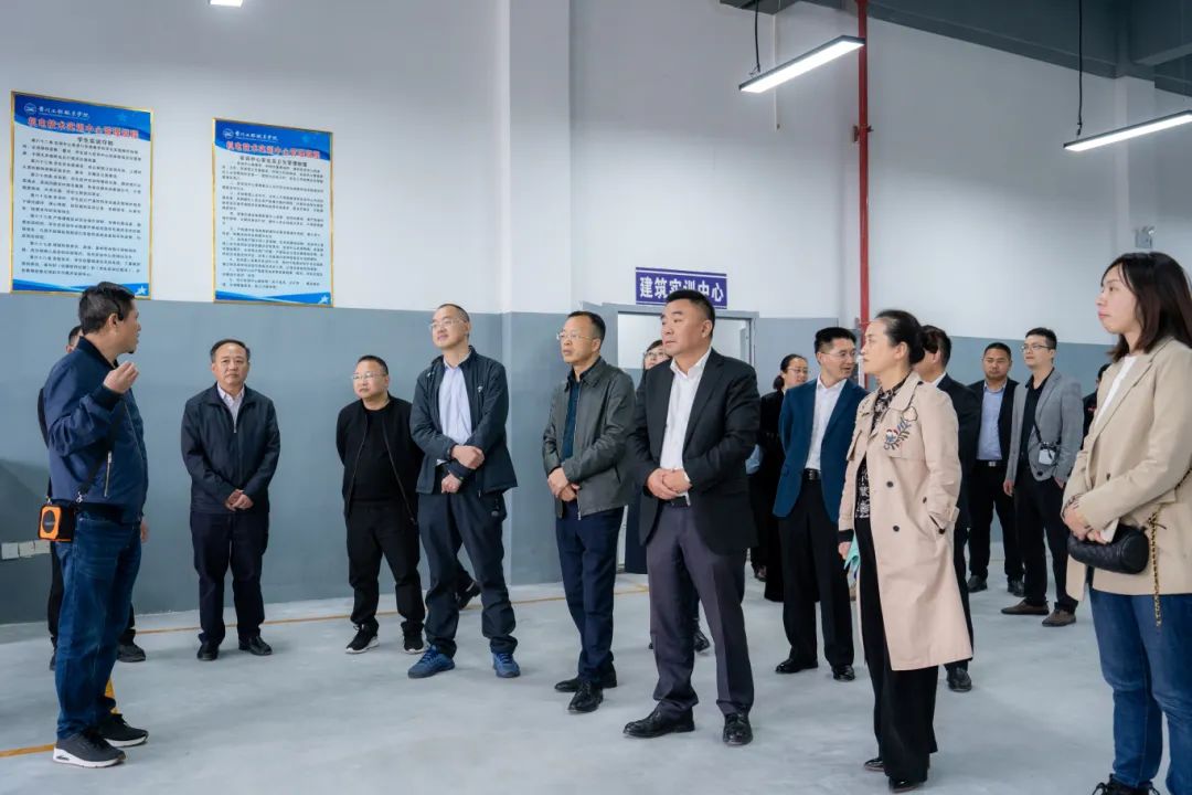铜仁市人大教科文卫委主任委员郭德强一行到男阳茎进女阳道视频大全调研(图1) 铜仁市人大教科文卫委主任委员郭德强一行到男阳茎进女阳道视频大全调研(图1)