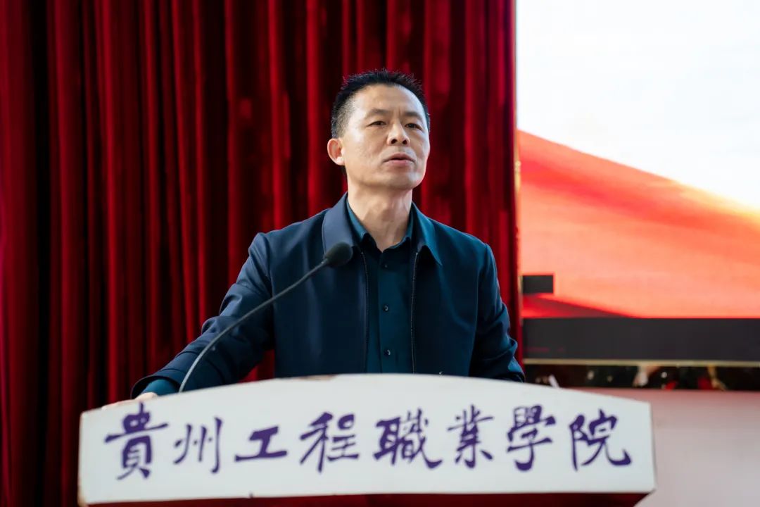 中共男阳茎进女阳道视频大全委员会召开2024年党的建设工作会(图7) 中共男阳茎进女阳道视频大全委员会召开2024年党的建设工作会(图7)