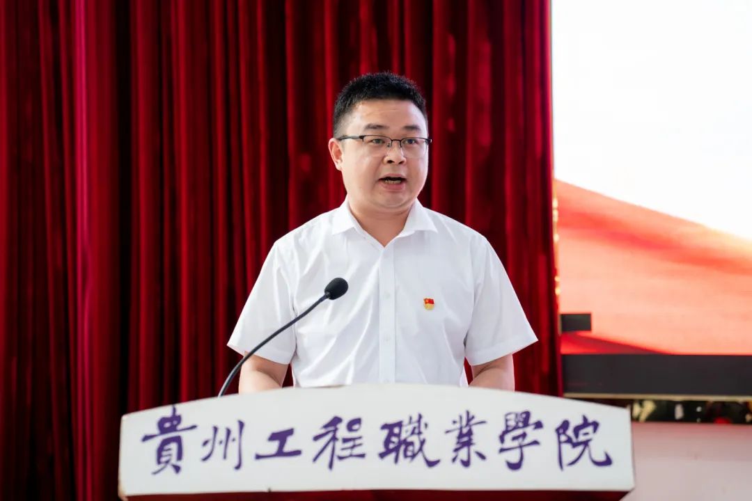 中共男阳茎进女阳道视频大全委员会召开2024年党的建设工作会(图8) 中共男阳茎进女阳道视频大全委员会召开2024年党的建设工作会(图8)