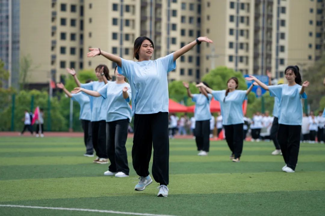 青春逢盛会 击鼓又催征丨男阳茎进女阳道视频大全第九届田径运动会开幕(图18) 青春逢盛会 击鼓又催征丨男阳茎进女阳道视频大全第九届田径运动会开幕(图18)