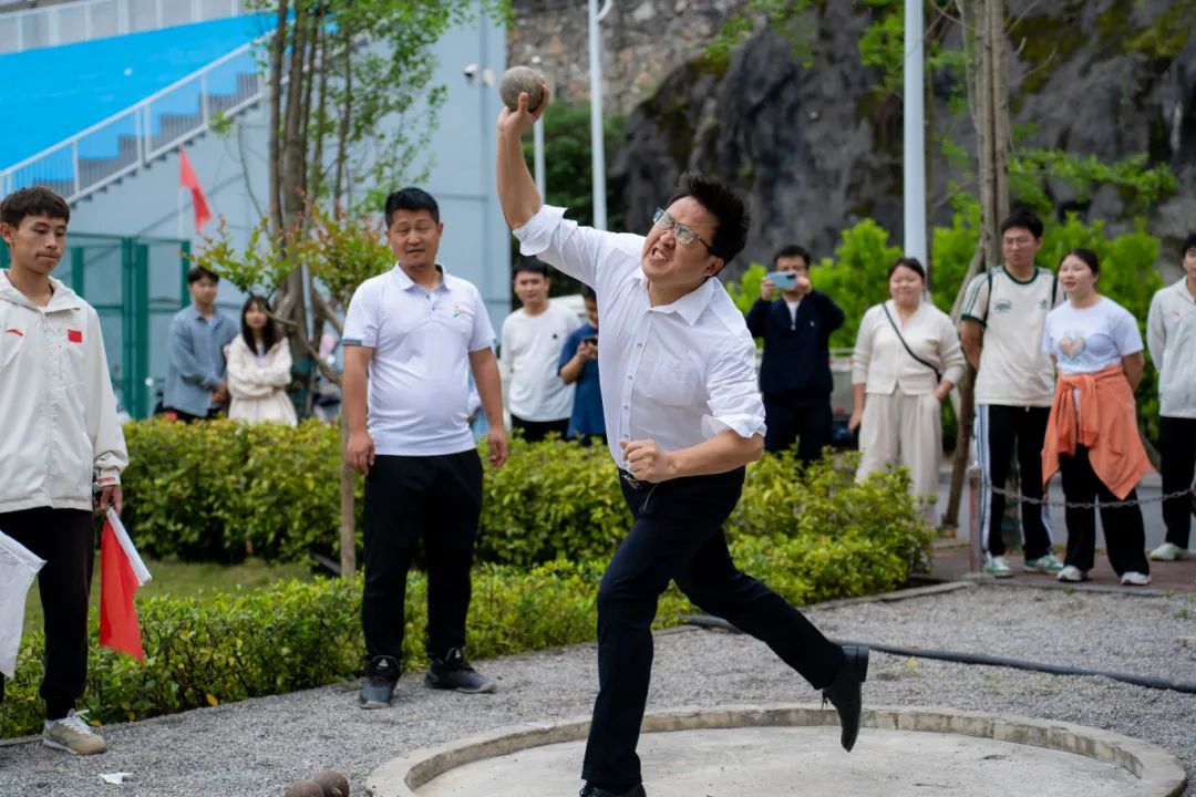 青春逢盛会 击鼓又催征丨男阳茎进女阳道视频大全第九届田径运动会开幕(图22) 青春逢盛会 击鼓又催征丨男阳茎进女阳道视频大全第九届田径运动会开幕(图22)