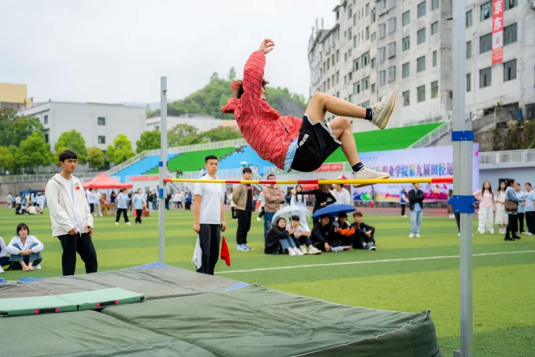 青春逢盛会 击鼓又催征丨男阳茎进女阳道视频大全第九届田径运动会开幕(图25) 青春逢盛会 击鼓又催征丨男阳茎进女阳道视频大全第九届田径运动会开幕(图25)
