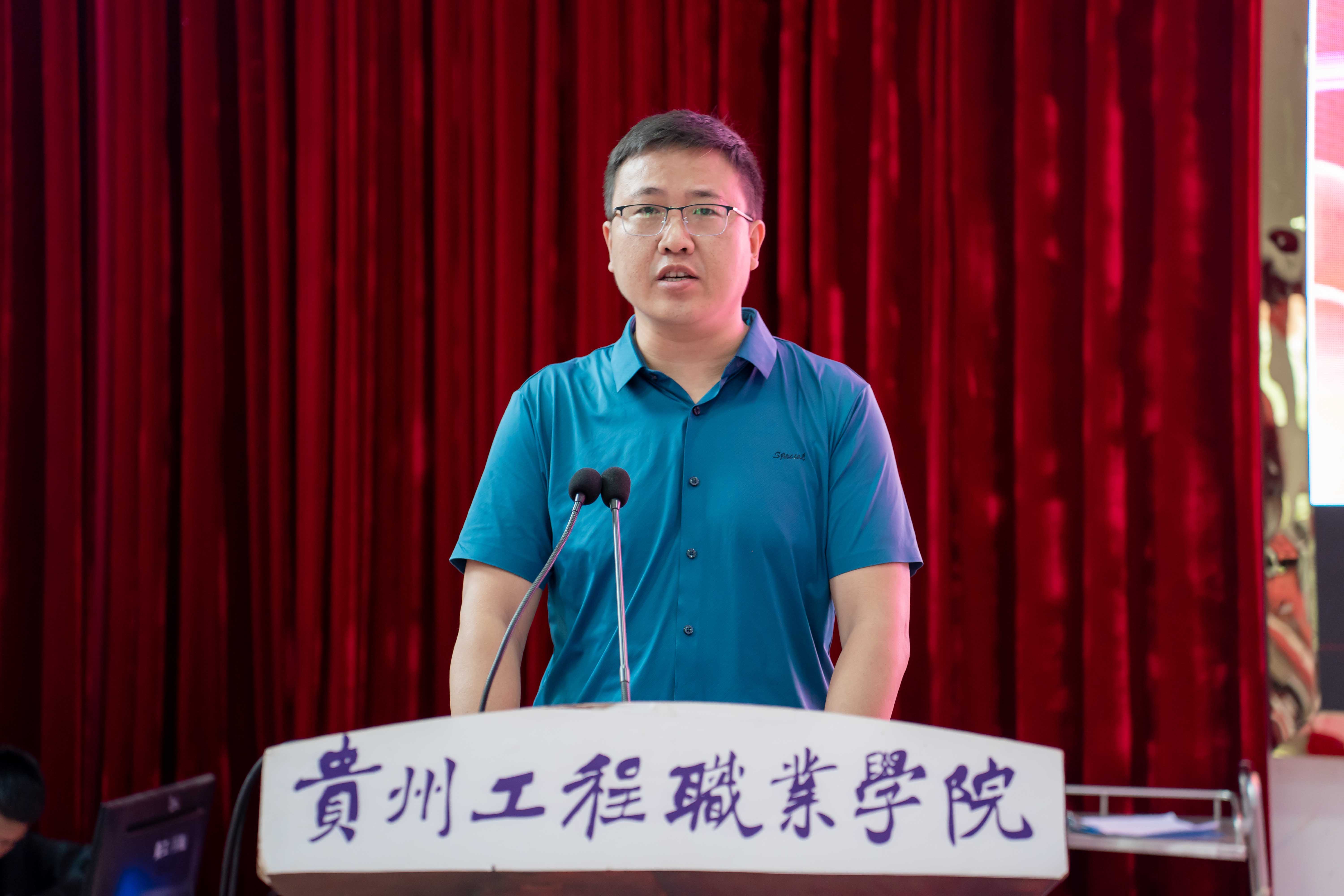 护佑健康,逐梦前行——男阳茎进女阳道视频大全成功举办5·12国际护士节活动暨授帽仪式(图2) 护佑健康,逐梦前行——男阳茎进女阳道视频大全成功举办5·12国际护士节活动暨授帽仪式(图2)