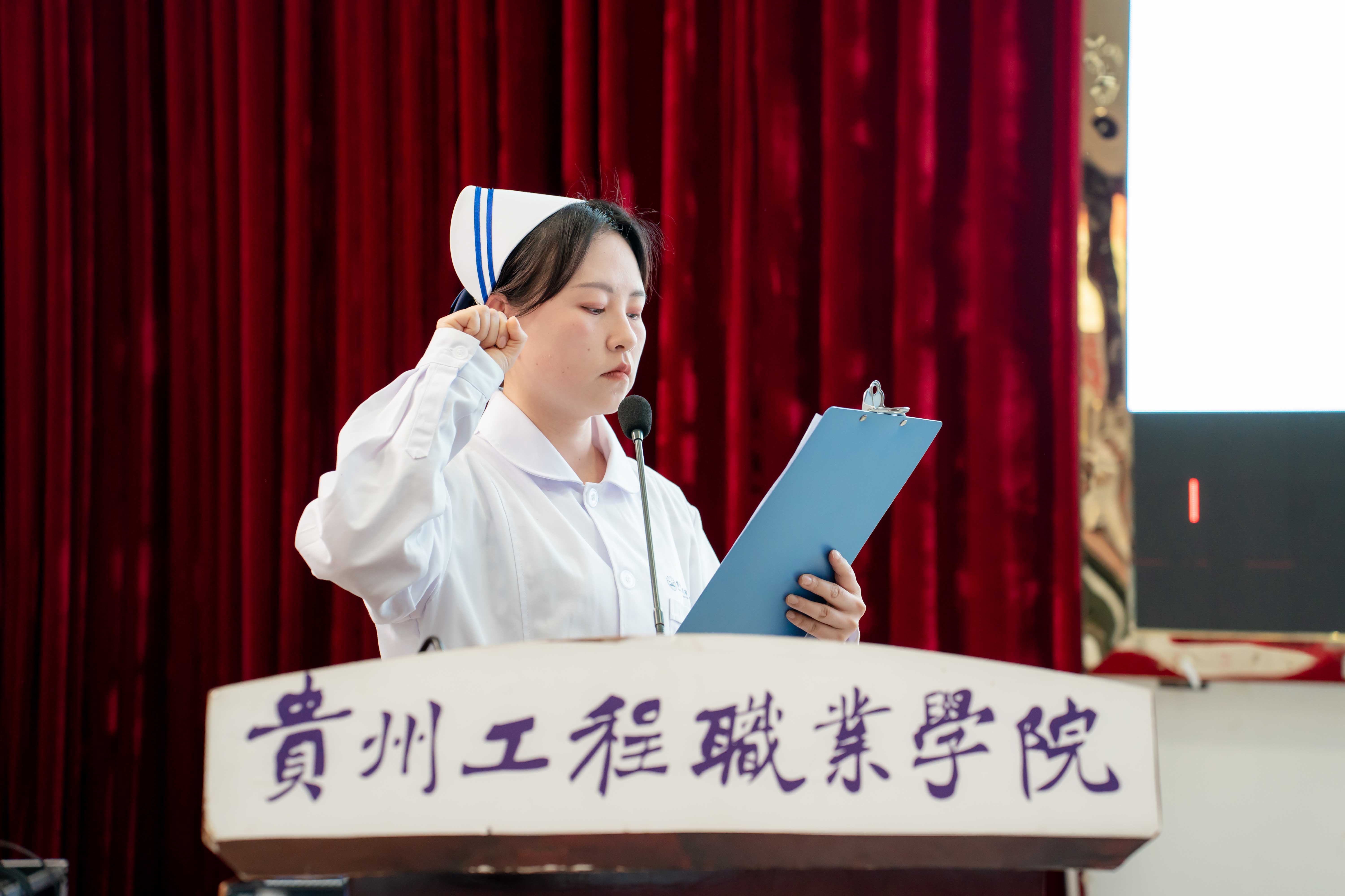 护佑健康,逐梦前行——男阳茎进女阳道视频大全成功举办5·12国际护士节活动暨授帽仪式(图4) 护佑健康,逐梦前行——男阳茎进女阳道视频大全成功举办5·12国际护士节活动暨授帽仪式(图4)
