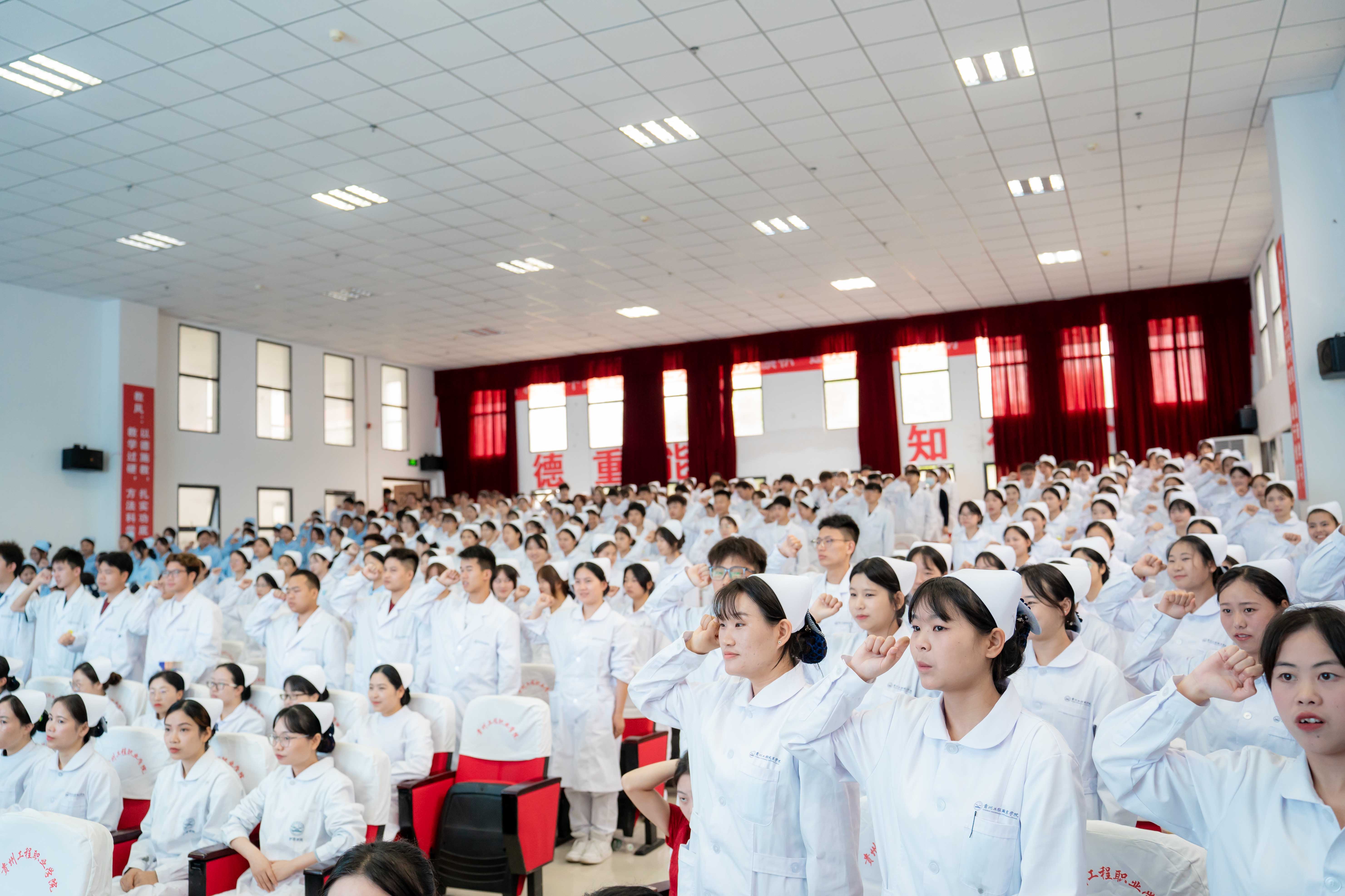 护佑健康,逐梦前行——男阳茎进女阳道视频大全成功举办5·12国际护士节活动暨授帽仪式(图6) 护佑健康,逐梦前行——男阳茎进女阳道视频大全成功举办5·12国际护士节活动暨授帽仪式(图6)