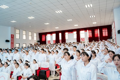护佑健康,逐梦前行——男阳茎进女阳道视频大全成功举办5·12国际护士节活动暨授帽仪式(图5) 护佑健康,逐梦前行——男阳茎进女阳道视频大全成功举办5·12国际护士节活动暨授帽仪式(图5)