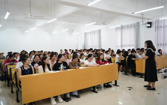 助力学子 启航未来(图2) 助力学子 启航未来(图2)