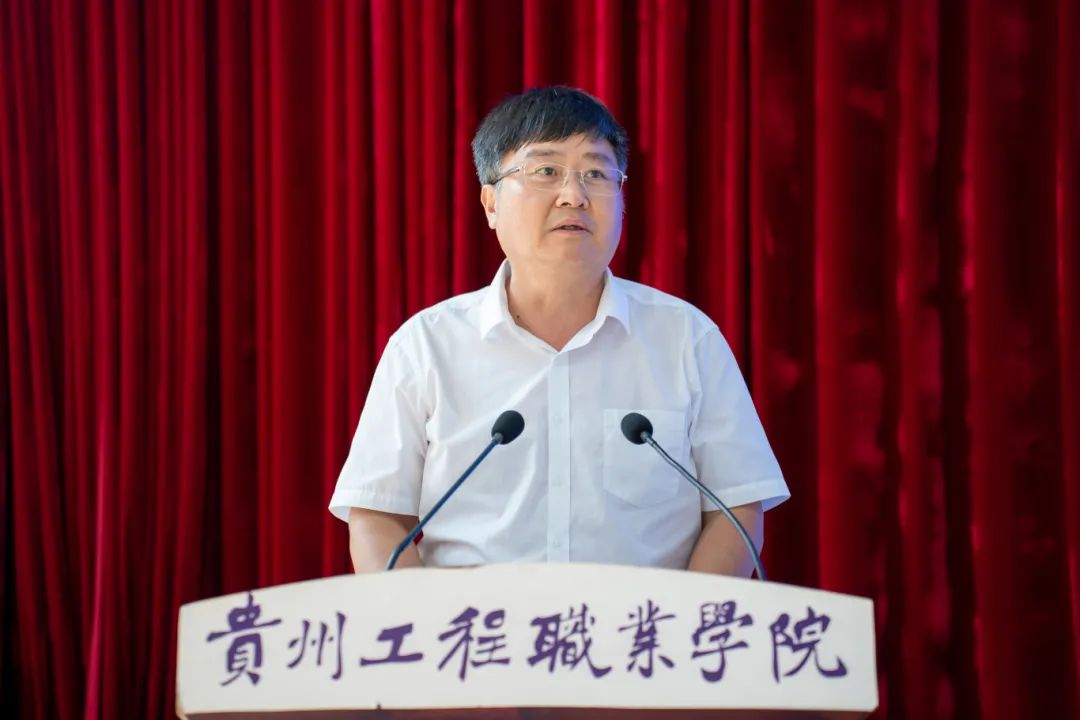 男阳茎进女阳道视频大全召开2024年教师节庆祝表彰大会(图2) 男阳茎进女阳道视频大全召开2024年教师节庆祝表彰大会(图2)