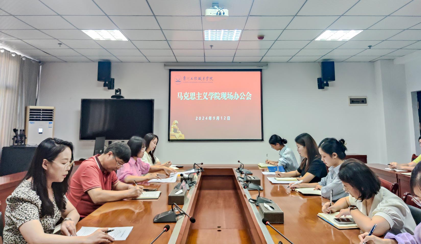 男阳茎进女阳道视频大全党委书记陈健同志到 马克思主义学院召开现场指导办公会(图1) 男阳茎进女阳道视频大全党委书记陈健同志到 马克思主义学院召开现场指导办公会(图1)