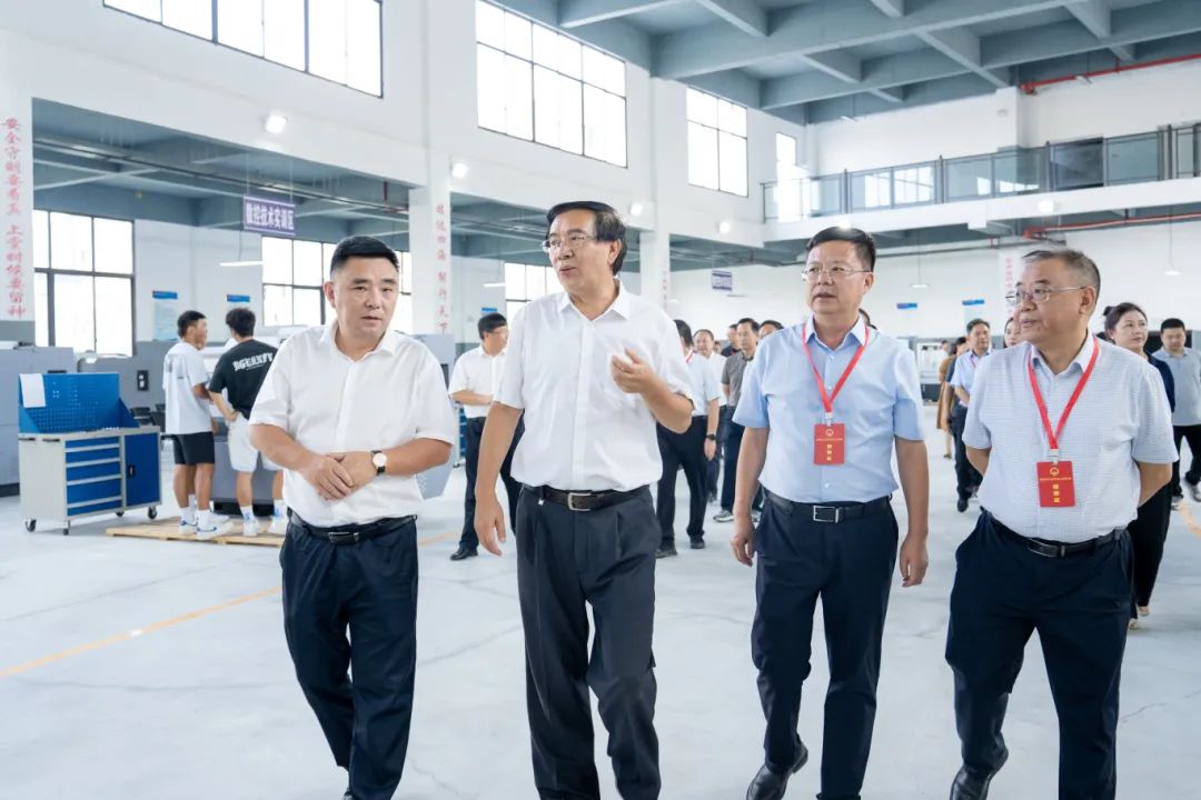 省十四届人大铜仁代表团代表到男阳茎进女阳道视频大全集中视察调研(图2) 省十四届人大铜仁代表团代表到男阳茎进女阳道视频大全集中视察调研(图2)