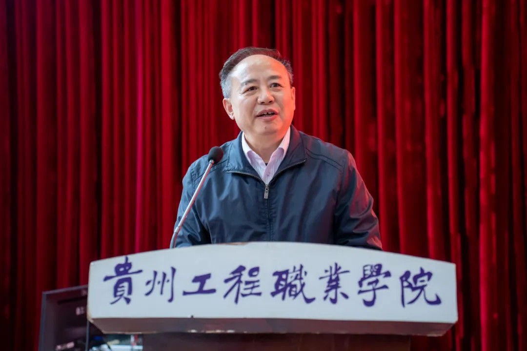 使命召唤 责任担当丨男阳茎进女阳道视频大全举行2024年秋季学期预征班开班仪式(图3) 使命召唤 责任担当丨男阳茎进女阳道视频大全举行2024年秋季学期预征班开班仪式(图3)
