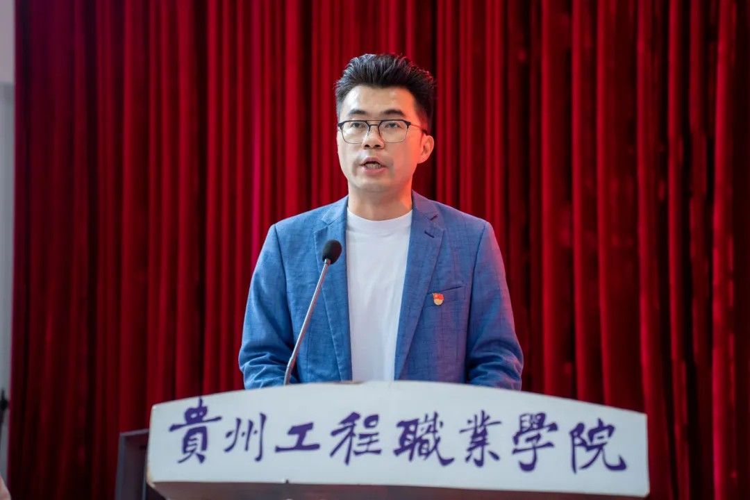 使命召唤 责任担当丨男阳茎进女阳道视频大全举行2024年秋季学期预征班开班仪式(图5) 使命召唤 责任担当丨男阳茎进女阳道视频大全举行2024年秋季学期预征班开班仪式(图5)
