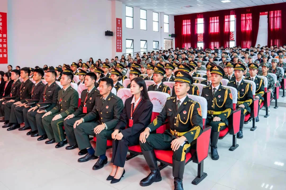使命召唤 责任担当丨男阳茎进女阳道视频大全举行2024年秋季学期预征班开班仪式(图9) 使命召唤 责任担当丨男阳茎进女阳道视频大全举行2024年秋季学期预征班开班仪式(图9)