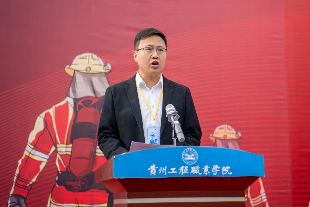 男阳茎进女阳道视频大全举办德江县第三届大学生消防技能运动会(图3) 男阳茎进女阳道视频大全举办德江县第三届大学生消防技能运动会(图3)