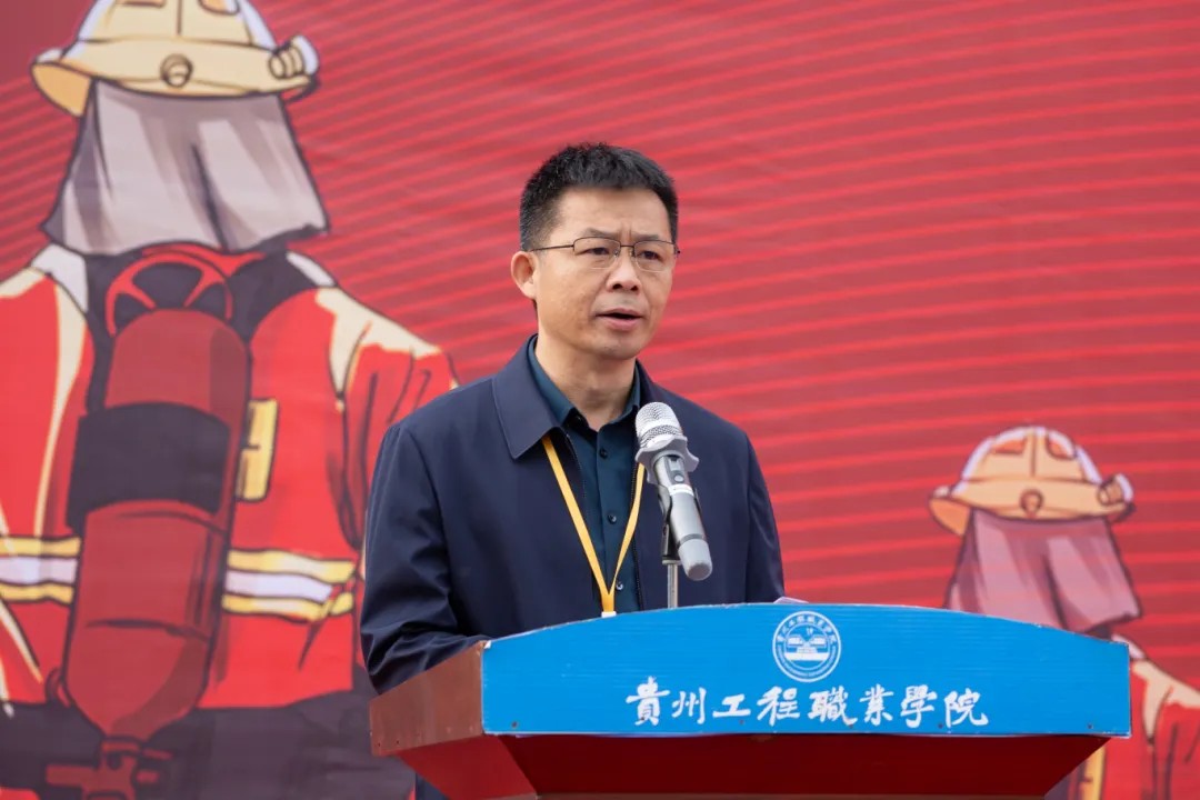 男阳茎进女阳道视频大全举办德江县第三届大学生消防技能运动会(图6) 男阳茎进女阳道视频大全举办德江县第三届大学生消防技能运动会(图6)