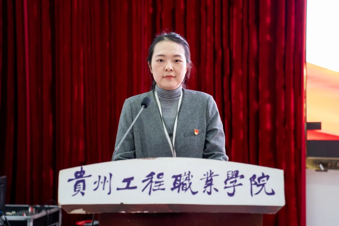 中共男阳茎进女阳道视频大全委员会第七期入党积极分子和发展对象集中培训开班仪式(图2) 中共男阳茎进女阳道视频大全委员会第七期入党积极分子和发展对象集中培训开班仪式(图2)