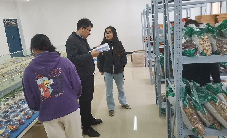药学院开展实验室安全检查工作(图1) 药学院开展实验室安全检查工作(图1)