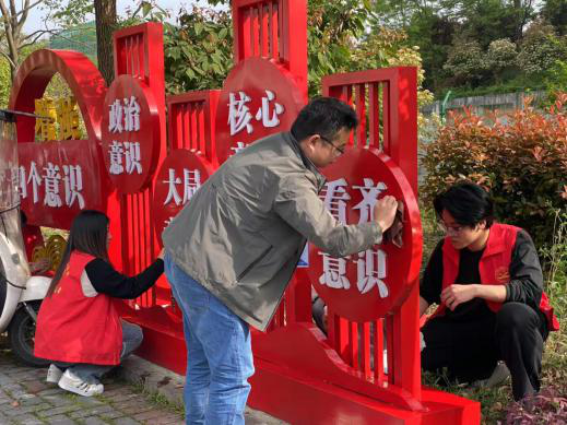 擦亮高潮H跪趴扩张调教男男视频之窗:药学院团总支开展“本草清尘”志愿行动 深化“专业+思政+劳动”育人模式 (图3) 擦亮高潮H跪趴扩张调教男男视频之窗:药学院团总支开展“本草清尘”志愿行动 深化“专业+思政+劳动”育人模式 (图3)
