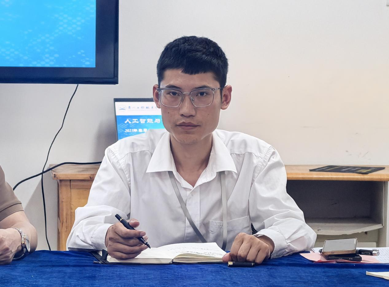 人工智能与信息工程学院召开2025年春季学期期中教职工大会总结部署促发展 凝心聚力再出发(图3) 人工智能与信息工程学院召开2025年春季学期期中教职工大会总结部署促发展 凝心聚力再出发(图3)