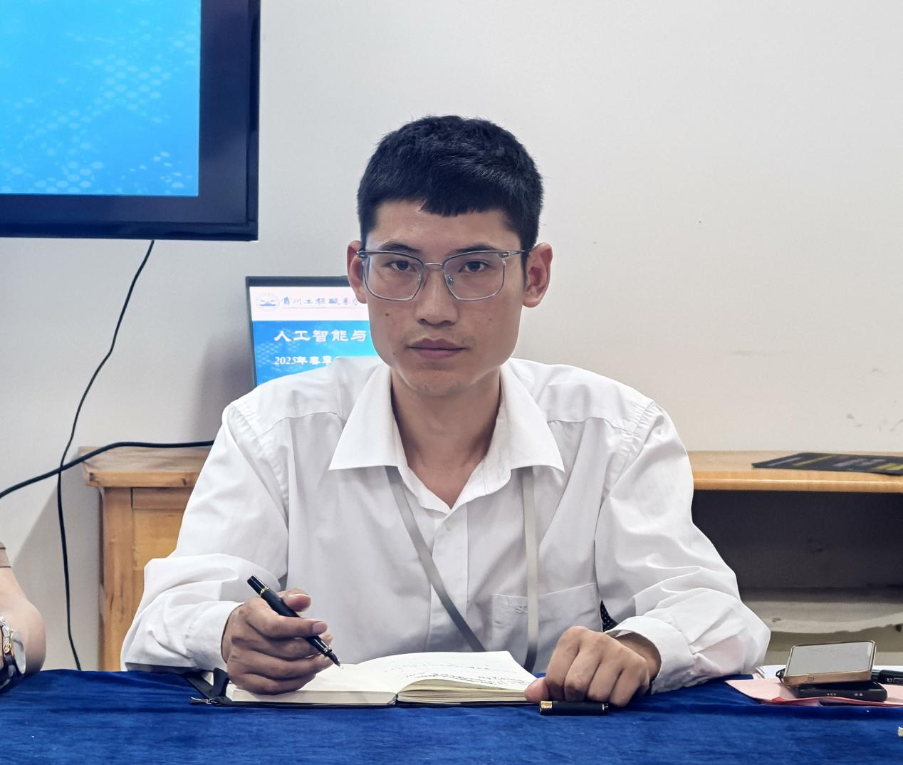 人工智能与信息工程学院召开2025年春季学期期中师德师风警示教育大会(图2) 人工智能与信息工程学院召开2025年春季学期期中师德师风警示教育大会(图2)