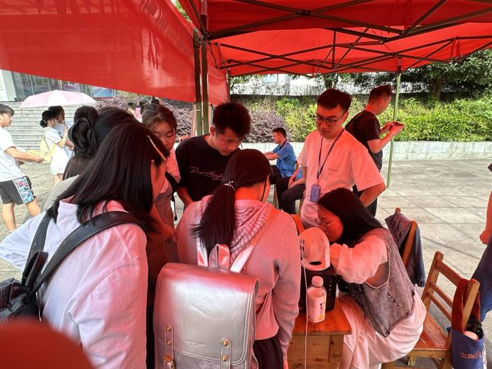 人工智能与信息工程学院2025年职业活动周简报(图2) 人工智能与信息工程学院2025年职业活动周简报(图2)
