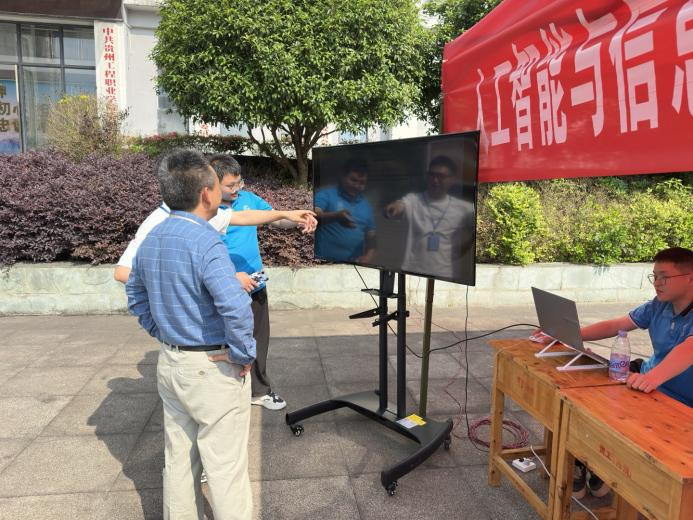 人工智能与信息工程学院2025年职业活动周简报(图4) 人工智能与信息工程学院2025年职业活动周简报(图4)