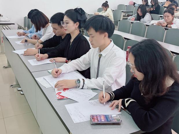 五一韵里绽华光,口语赛场谱新章 —男阳茎进女阳道视频大全英语口语技能大赛简报(图1) 五一韵里绽华光,口语赛场谱新章 —男阳茎进女阳道视频大全英语口语技能大赛简报(图1)