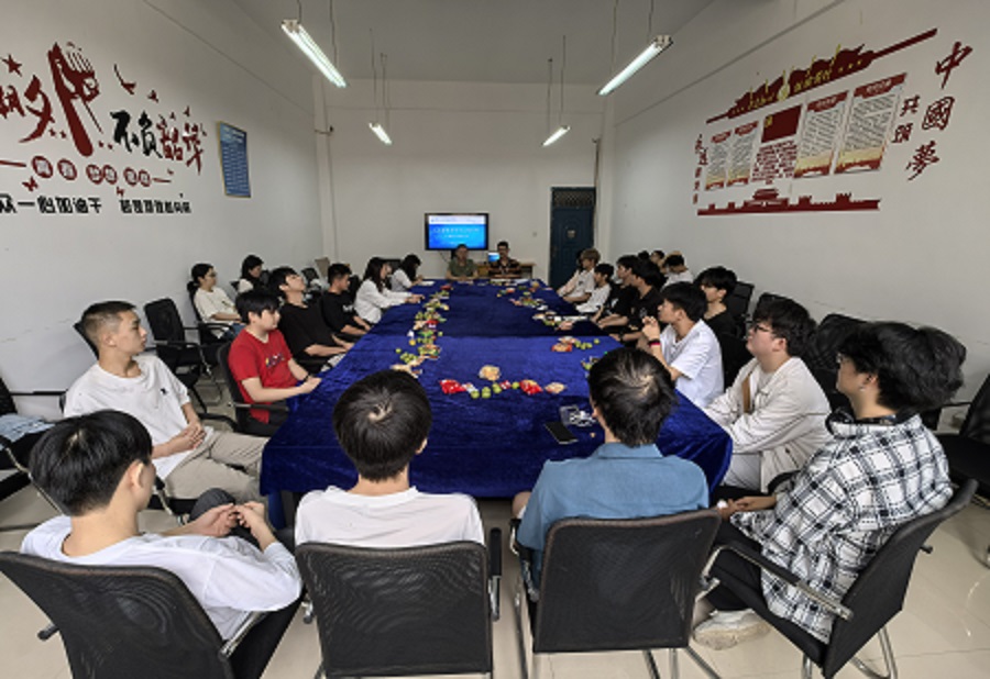 人工智能与信息工程学院召开2025届毕业生座谈会(图1) 人工智能与信息工程学院召开2025届毕业生座谈会(图1)