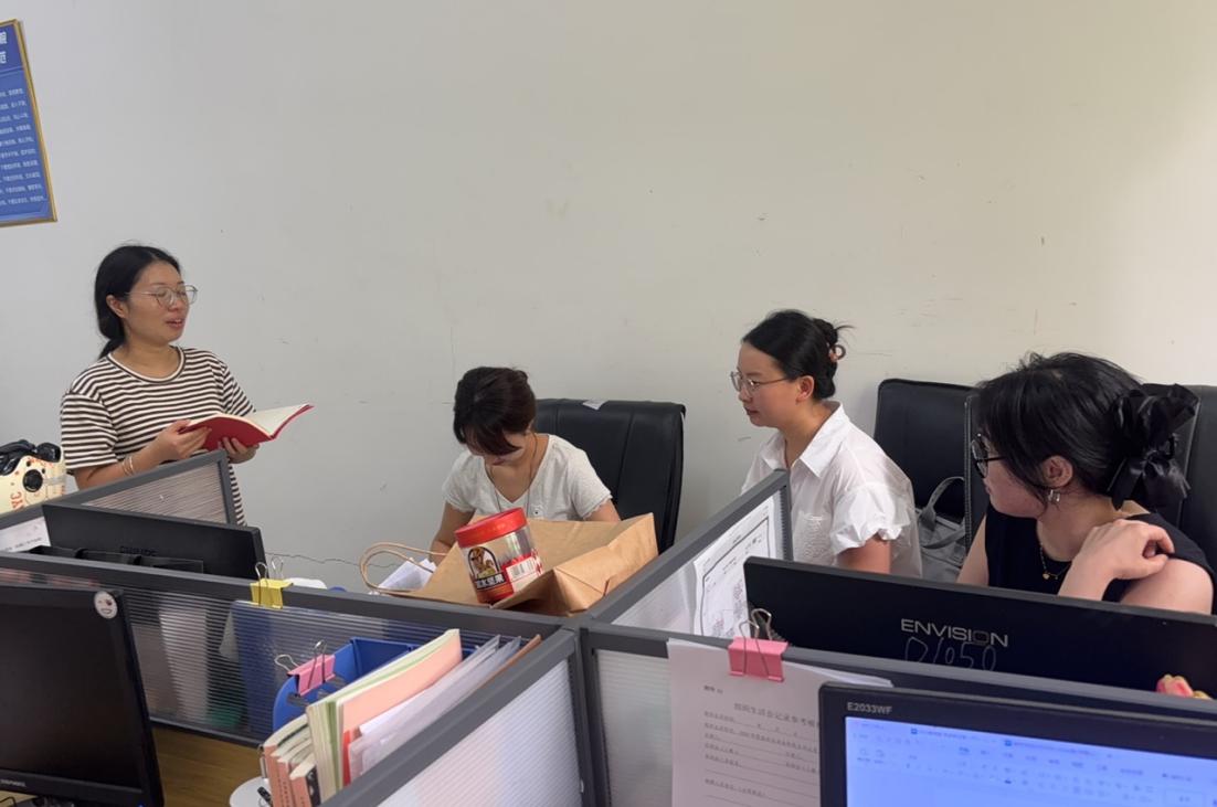 牢记爱国情 筑梦新征程 ——2025年秋季学期语文教研室开展开学第一课集体备课活动(图1) 牢记爱国情 筑梦新征程 ——2025年秋季学期语文教研室开展开学第一课集体备课活动(图1)