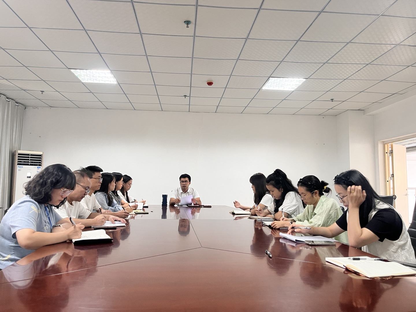 马克思主义学院 教学工作简报(2025年秋季学期第2期)(图1) 马克思主义学院 教学工作简报(2025年秋季学期第2期)(图1)