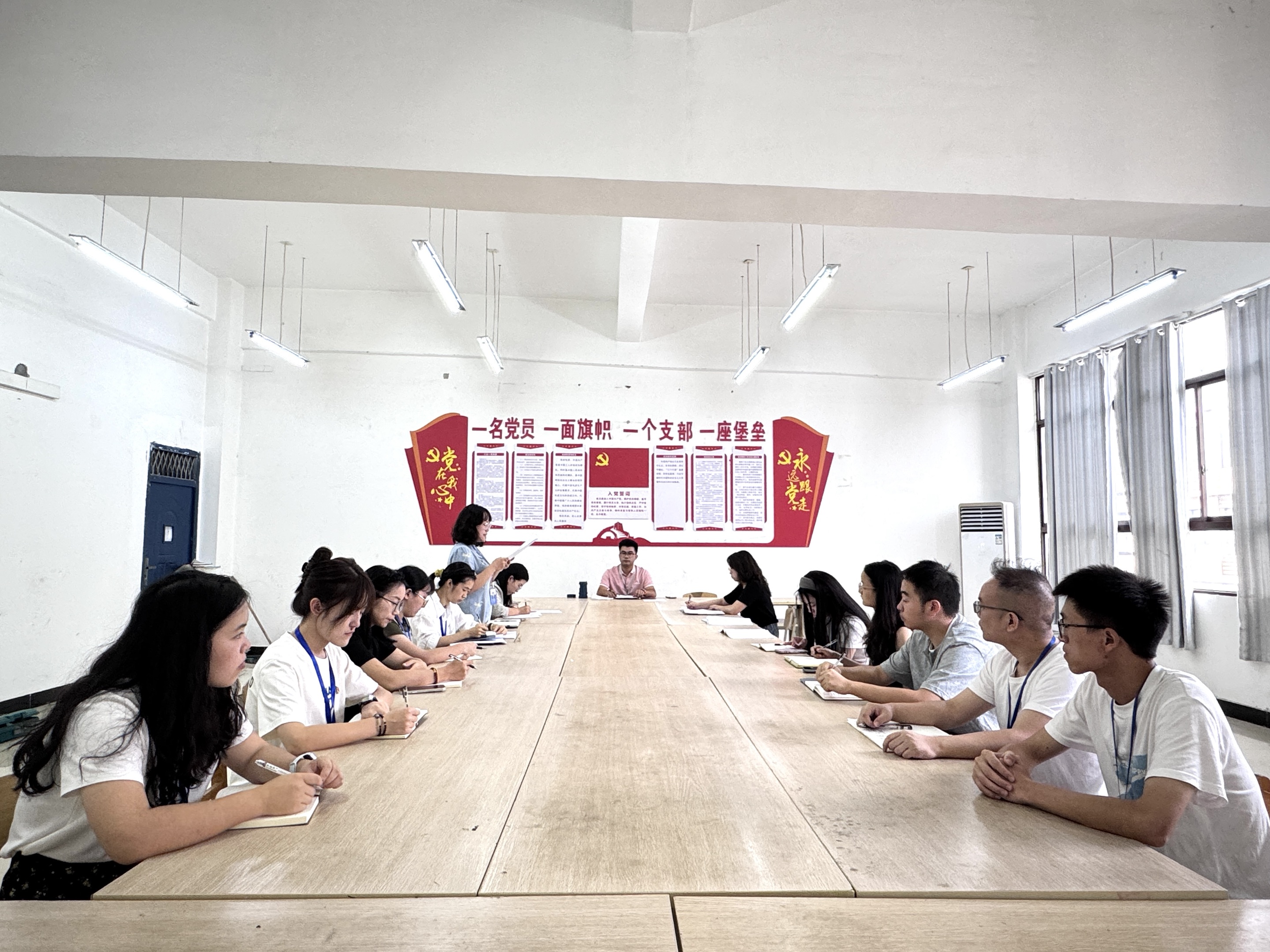 强化组织建设 注入新鲜血液 ——马克思主义学院党支部召开党员大会讨论表决接收预备党员事宜(图1) 强化组织建设 注入新鲜血液 ——马克思主义学院党支部召开党员大会讨论表决接收预备党员事宜(图1)