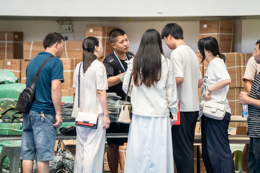 初秋相遇 满“新”欢喜丨直击2025级新生报到现场(图13) 初秋相遇 满“新”欢喜丨直击2025级新生报到现场(图13)