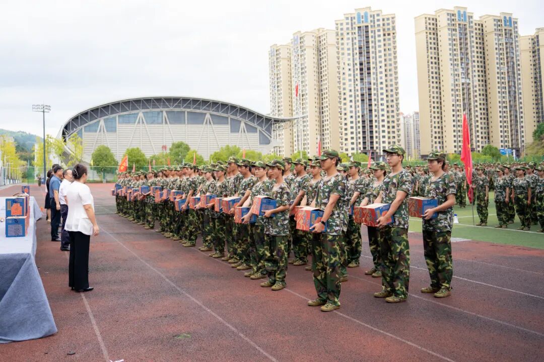 军训铸军魂 慰问暖人心丨校领导慰问25级军训新生(图5)